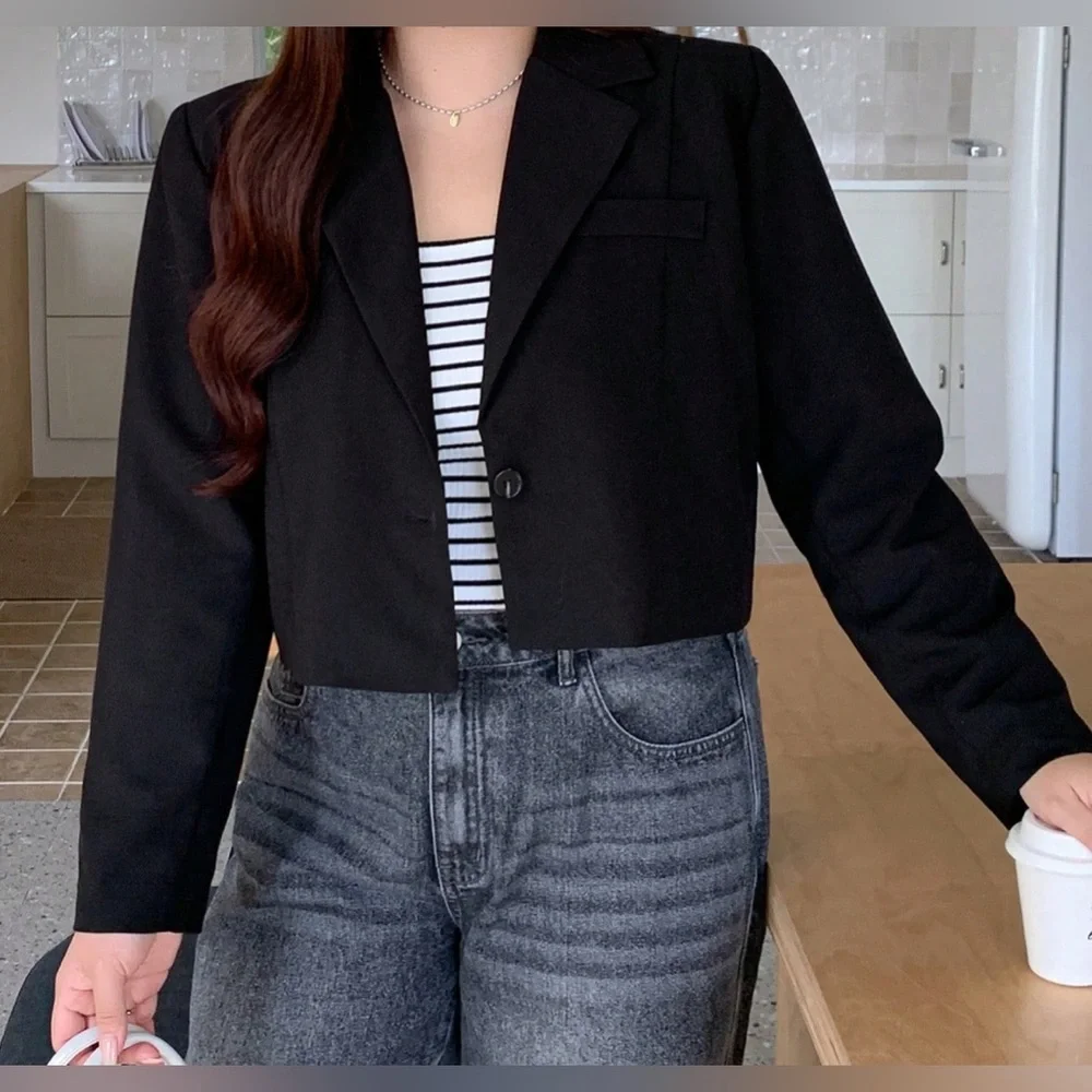 ✨🖤 Chic Confidence‎ | Dazy Cropped Black Blazer – Size L (New with Tag) 🖤✨